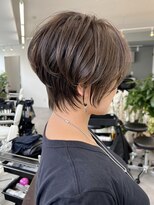 アルトル 池袋(altru)&nbsp;立体感のあるハイライトショートボブ耳かけ