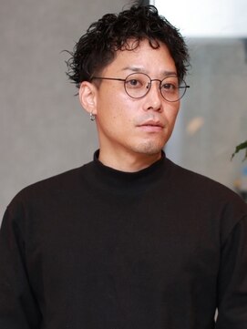 メンズサロン ブロック(Men's Salon bloc) ベリーショート　スパイラルパーマ　ダークカラー　メンズカット