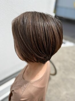 ベリー(berry)の写真/しっかり白髪染めたい方～オシャレに白髪を染めたい方もお任せ!髪質に合わせたヘアケアも同時施術で艶髪に*