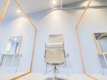 メロリッチ(MELLORICH)の写真/【店内改装/女性スタッフ在籍】日常を忘れて「髪質改善」に集中できるゆとりと安らぎのプライベート空間＊