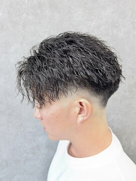 エンブレム(EMBLEM) 縦落ちツイストスパイラル×スキンフェード