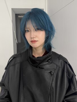 ノラ シンディ(NORA CYNDY) ターコイズブルー ブルーサファイア 水色カラー ハッシュカット