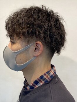 フリーダム 新百合ヶ丘店(FREEDOM)の写真/【当日OK】[ベーシックパーマ/ピンパーマ/ニュアンスパーマ（カット+シェービング+眉毛カット）￥9000]