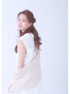 ヘアーズ ベリー 古市店(hairs BERRY) アンニュイなヌケ感のあるハーフアップ