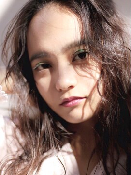 カゼ ダイカンヤマ Kaze DAIKANYAMA アンニュイロングの無造作カール【代官山KAZE】