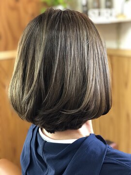 ララテラス(LaLa Terrace) カーキグレージュ×大人ナチュラルボブ