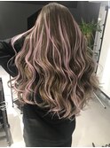 ピンクの筋感が可愛いハイライトスタイル