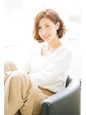 大きなエアリーウェーブで女性らしい色香漂うヘアに