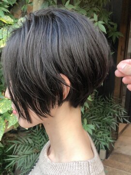 ロジッタ(ROJITHA) 20代30代40代 人気の黒髪 前下がりショートボブ【ROJITHA】