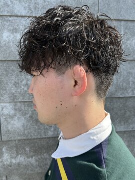 ヒュイル バイ ニアウ(Hwyl by Niau) メンズマッシュパーマツイストスパイラルパーマニュアンスパーマ