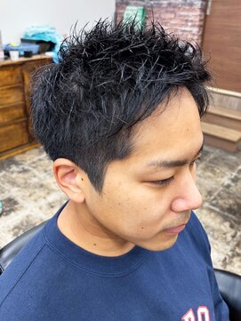 ヘアーコレクション グロース(HAIR COLLECTION Growth) 30代40代メンズ刈り上げフェードスタイルかき上げ短髪黒髪