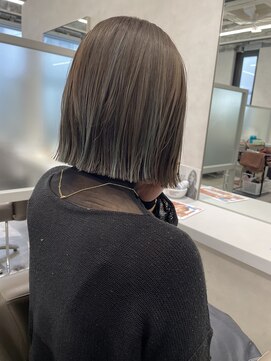 キートス(Kiitos) オリーブベージュ切りっぱなしボブ