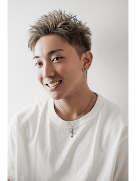 クロ(Kuro) スパイキーショート/ダブルカラー/ホワイトベージュ/ケアブリー