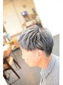 刈り上げショートさんのシルバーカラー