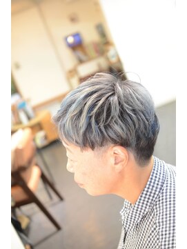 ポタム 東中野(potamu) 刈り上げショートさんのシルバーカラー