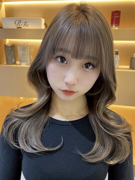 ディーバ 渋谷(D.I.E.V.A) 10代20代30代顔周りレイヤーカット韓国ヘアグレージュカラー