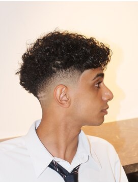 グラッシー(GLASSY) スペインカール/スパイキーショート/スキンフェード/:フェード