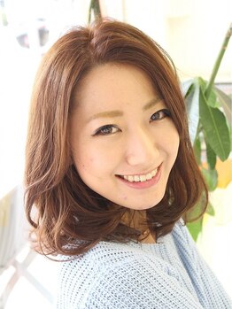 明るい白髪染めや白髪ぼかしハイライトもお任せ◎気になる白髪も自然にカバーし、上品で美しい仕上がりに♪