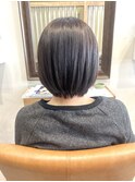 ショートボブ×オリーブベージュ