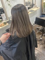 ウル(Ulu)&nbsp;白髪ぼかしバレイヤージュ