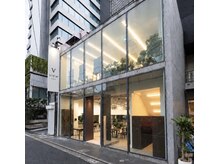 ビュー トウキョウ(VIEW TOKYO)の雰囲気(光が差し込む、開放的でゆったりお過ごしいただける上質サロン。)