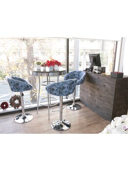 お洒落で心ときめくプライベート空間が自慢！外国人風カラーに特化した実力派スタイリストが在籍◎