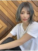 お洒落ハイトーンにラフなカールとハネ感で可愛げプラス