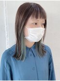 オン眉ぱつんバング× アクセサリーカラーのくすみミント