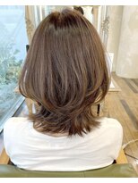 くびれミディヘア（マッシュくびれヘアメルティカラー