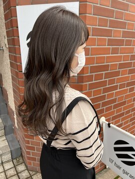 イイナヘアガレージ(117) 【117hairgarage】大人グレージュ_艶髪セミロング