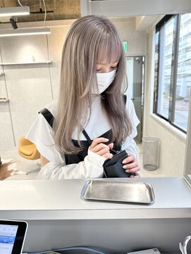 ヴァンシィー(VANCY) ハイトーンのシアーベージュ