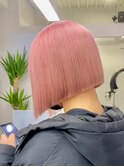 ペールピンク 前下がりボブ