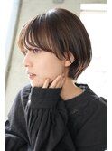 大人可愛いショートボブ前髪パーマ丸みくびれベージュレイヤー