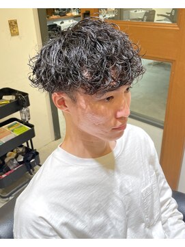 フリーク バーバーショップ 都島店(FREAK BARBER SHOP) 黒髪無造作波巻きスパイラルパーマツーブロックマッシュ