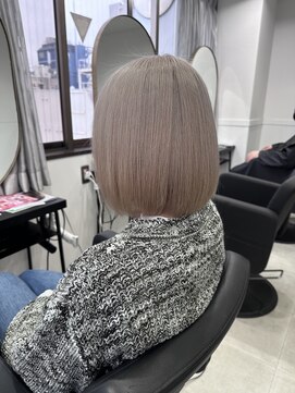 ルービック 江坂(Rubik's) ホワイトグレージュ