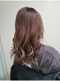 ピンクベージュ