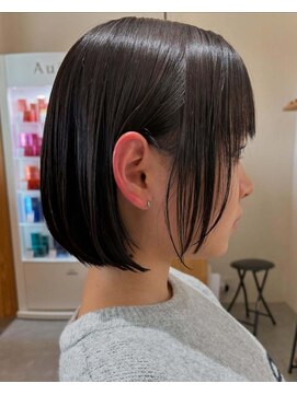 コム(KOMU) 切りっぱなしショートボブ