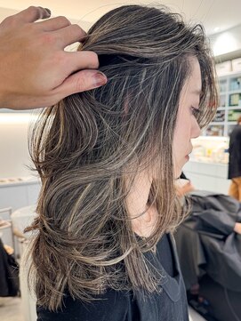 ノラ ウメダ(NORA UMEDA) 地毛ハイライト海外風レイヤーカットカーテンバング