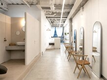 伏見で叶える顔周りレイヤーカットと縮毛矯正[ヘアセット/顔周りレイヤーカット/インナーカラー/縮毛矯正]