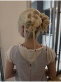 お洒落上級！ハイトーンタイトツインカチモリヘアアレンジ