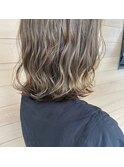 オリーブベージュ