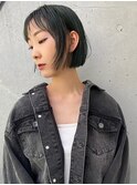 くすみグリーンカラー×ミニボブ