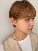 タイトな大人め耳掛けショート　ブラウンベージュ