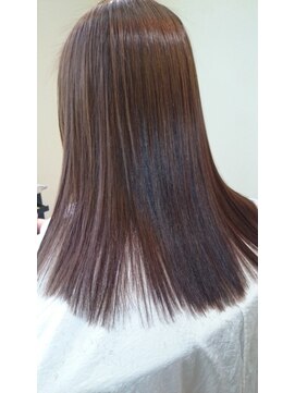 トリィート(Treat) ツヤ感重視ミディアムスタイル