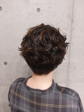 タエビスアリッサム(Taebis Alyssum) ショートパーマ、しっかりカール(3Dカラー、北習志野)