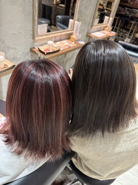 ニーゼロゼロナナ(2007) ピンク、グレージュカラー