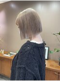 切りっぱなしボブ×ハイトーンベージュ