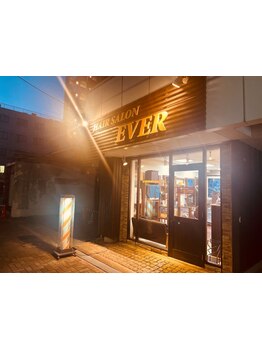 【個室×マンツーマン】カジュアルな雰囲気でリラックス♪男の"カッコいい"を作るバーバー【EVER】