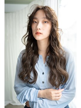 マグノリア(MAGNOLIA) ショコラベージュがオトナ可愛いロングウェーブパーマ・YOSHIBA