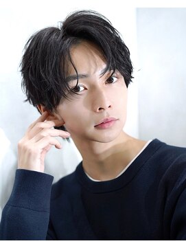 ゼロ 渋谷(XeRo) ツーブロック刈り上げなし”緩めパーマ韓流センターパート"